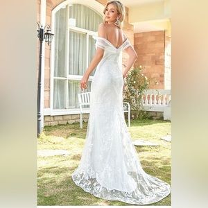 Women’s EverPretty Wedding Dress. Size small. NWT